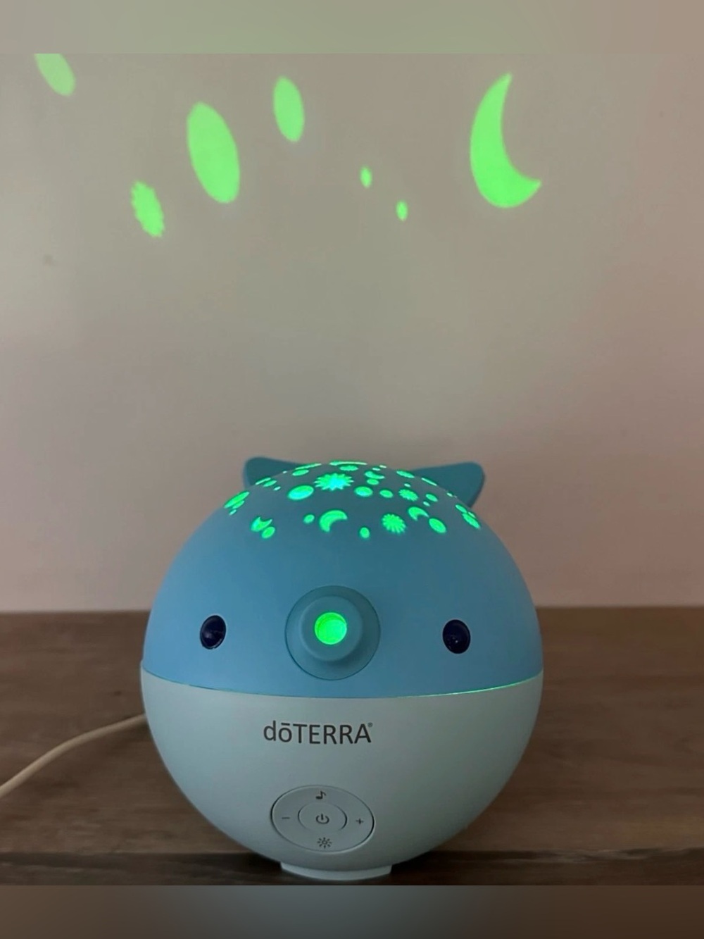 doTERRA Whale Diffuser With Night Light Star Projector Music Working Limited Ed.